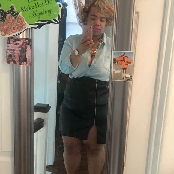 Faux leather skirt - Picture 3 of 3